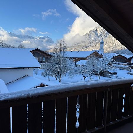 Dachgeschosswohnung Mit Traumhaftem Zugspitzblick Bei Garmisch 法尔希特 外观 照片